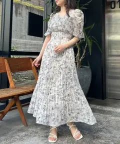 INGNI (イング)♡花柄シフォンVネックプリーツワンピース♡美品♡グレー