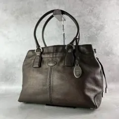 トッズ　トートバッグ　A4可能　レザー　メタルチャーム　肩掛け　ブラウン　茶