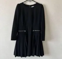 黒ワンピース　ウール　プリーツ
