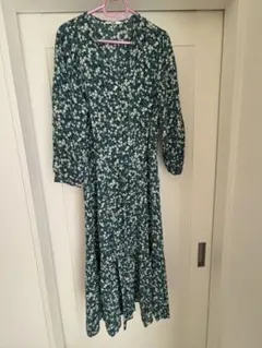美品 ユニクロ L グリーン Vネック サイドポケット　花柄ワンピース ロング
