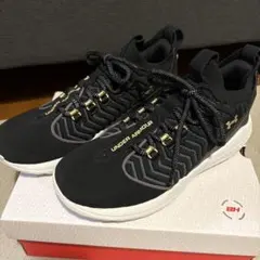 新品2025年USA国内限定アンダーアーマー野球ハーパー8MidRm26.5cm 3024315-001.jpg