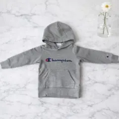 【Champion 】グレー パーカー100ポケット付 キッズ　子どもカジュアル
