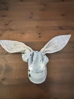ウサギの耳付きキャップ