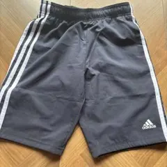 adidas ブラックハーフパンツ 140cm