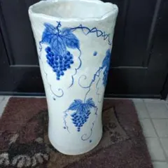 イタリア製 ブドウ彫刻 白い 陶器花瓶 - メルカリ