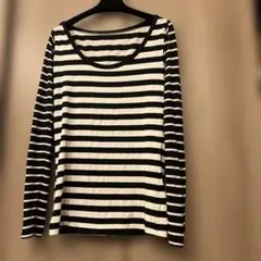 ピーチジョン白と黒のストライプ 長袖Tシャツ
