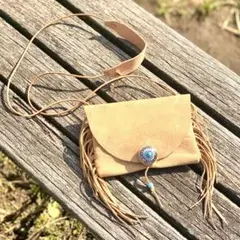 スエード革製 小さめネイティブサコッシュ / サンドカーキ