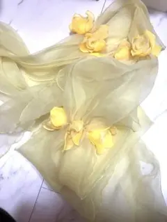 花飾り付き薄い黄色シフォンストール