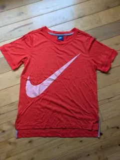 NIKE ナイキ　オレンジ　レッド　Tシャツ 大きなロゴ　s
