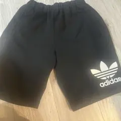 adidas 黒 ショートパンツ ロゴ入り