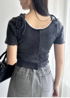 肩リボントップス