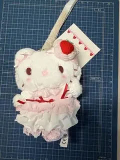 サンリオ　いちごホイップケーキシリーズ　マスコットバッグチャーム　ハローキティ