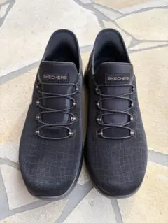 SKECHERS ブラック スリッポンスニーカー