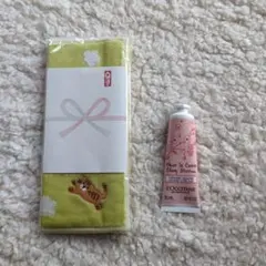 L❜OCCITANEのハンドクリーム30mlと シャルレ　ミニタオル