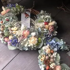 秋色紫陽花と赤い実のベリーリース　シャリンバイ　ユーカリ　野バラの実　千日紅 秋色紫陽花と赤い実のベリーリース シャリンバイ ユーカリ 野バラの実