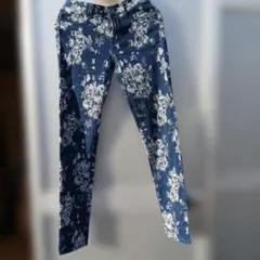 花柄デニムパンツ スリムフィット