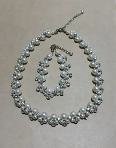 【期間限定値下げ中】パール・キラキラのネックレス・ブレスレットセット
