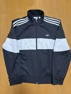 【8.9月限定値下げ】 adidas ジップアップジャケットのサムネイル