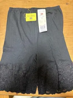 ［新品未使用］ Triumph ブラック レース付きショートパンツ M