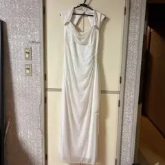 ビジュー付きホワイトロングドレス