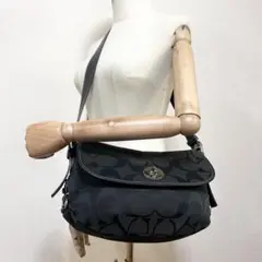 A700【美品】COACH ショルダーバッグ クロスボディ 黒 シグネチャー