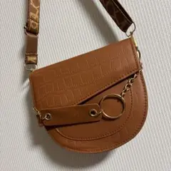 ショルダーバッグ　ブラウン