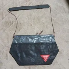 アコモデ　ショルダーバッグ ブラック グレー 赤三角　マチありのサムネイル