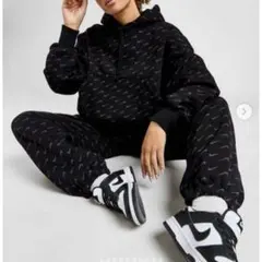 ナイキ　XL レディース　上下　セットアップ　スウッシュ　総柄