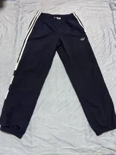 adidas Originals トラックパンツ ネイビー ナイロンパンツのサムネイル