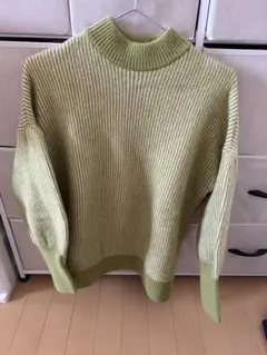 リブ編みライトグリーンセーター