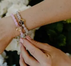 新品 by Eloise バイエロイーズ ヘアゴム Bee ピンク キラキラ