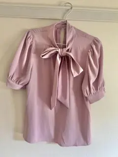 【値下げ】【美品】QUEENS COURT ピンク半袖ボウタイブラウス Mサイズのサムネイル