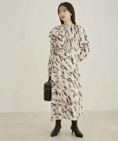 ケープ付きワンピース　総柄ワンピース　ロングワンピース