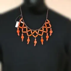 オレンジ 赤 珊瑚色のようなガラスビーズ　ネックレス 幾何学模様