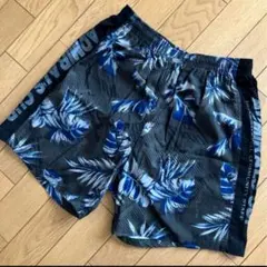新品　未使用　海パン　水着　メンズ　Mサイズ 花柄水着（青と黒）