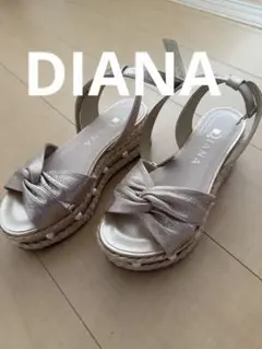 【DIANA】ゴールド ツイストデザイン サンダル