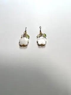 MOPと天然石のしゃらららピアス。