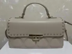 DIANAグリッター ショルダーバッグ ベージュ パール装飾 - メルカリ
