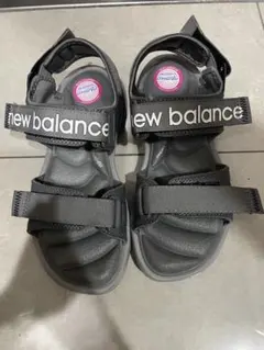 new balance ニューバランス サンダル グレー　レディースメンズ25のサムネイル