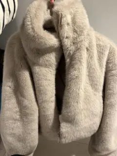 ベージュ ファーショートジャケット H&M - メルカリ