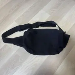 ユニクロ　ブラック ボディバッグ