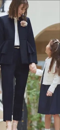 ノーカラーフリルペプラムスリムパンツスーツ　M ネイビー おまけインナー付き