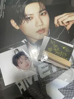 treasure ジュンギュ 顔アクキー 黒板 love pulse CD付