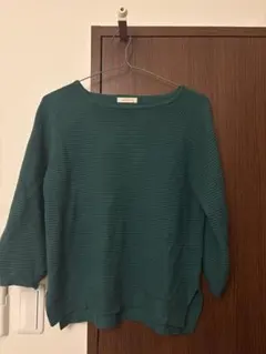 グリーンニット