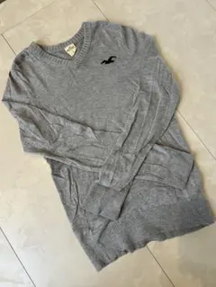 Hollister グレー Vネックセーター Lサイズのサムネイル