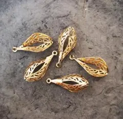 No.970　ゴールドのお洒落チャーム