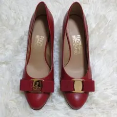 Ferragamo リボン付きレッドパンプス