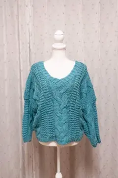 ターコイズ Vネック ケーブル編み セーター