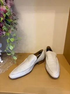 GUCCI ローファー ホワイト 35 1/2 C - メルカリ