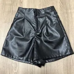 レザーパンツ　ショートパンツ　黒　ブラック　合成皮革